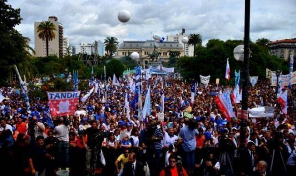 Los gremios bonaerenses se movilizan juntos contra Vidal