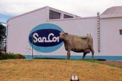 Cerrada la planta de Sancor en Charlone hubo una movilizaci�n de empleados y vecinos