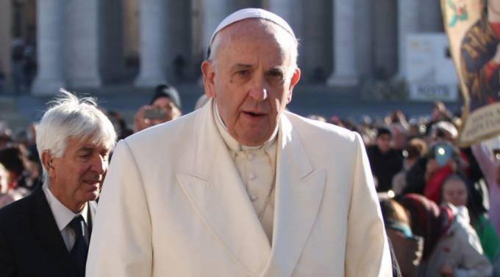 �El Papa Francisco cambi� los Diez Mandamientos? Esta es la verdad