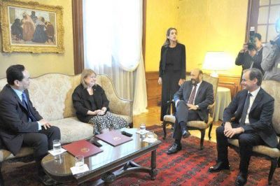 Bordet se reuni� con diplom�ticos chinos