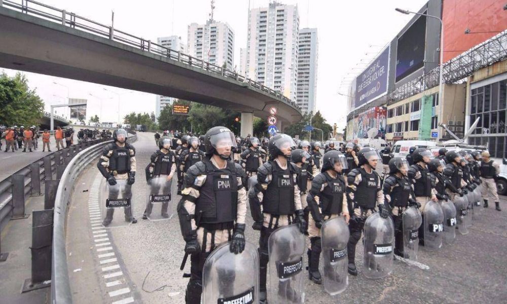 El Gobierno entre el riesgo de perder la calle y el refugio de las teor�as conspirativas