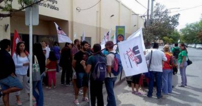 Docentes denuncian que polic�as entraron en las escuelas para intimidar maestros y pedir listas