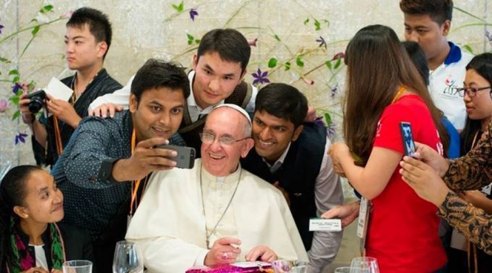 Papa Francisco a j�venes: Contagien la alegr�a que nace del amor de Dios