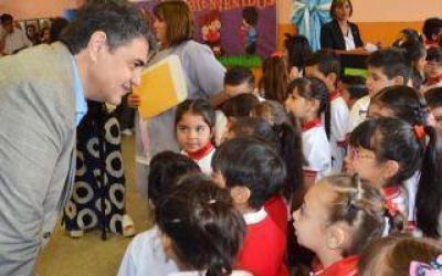 Vicente L�pez: Macri pagar� una ayuda escolar para los municipales