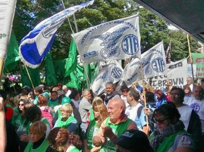 �Los estatales tenemos salarios que no superan los 11 mil pesos�