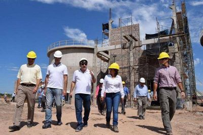 La Ministra del Agua y autoridades nacionales recorrieron la planta de tratamiento cloacales