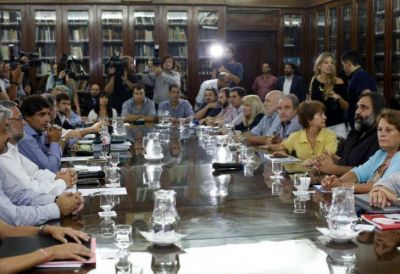 El Gobierno abri� una grieta en los docentes y dialog� con gremios chicos
