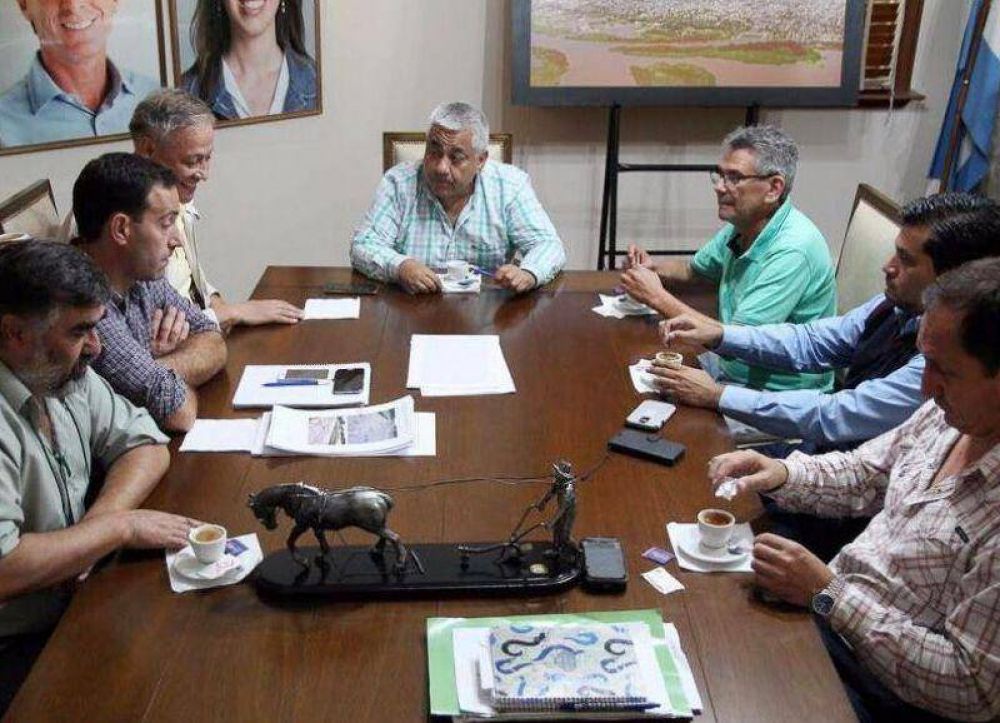 Firman contrato para la realizacin de obras de desage pluvial en San Pedro