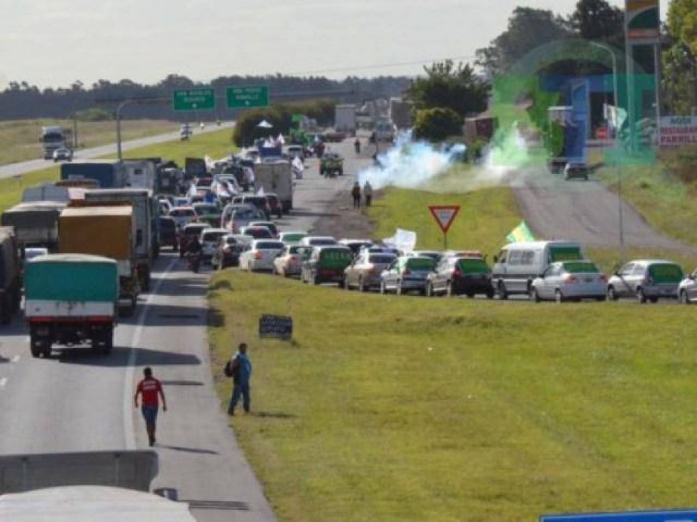 Multitudinaria �Caravana de Repudio� contra la ola de despidos