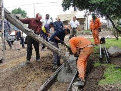 Avanza la construcci�n de cord�n cuneta y cambio de ca�er�as