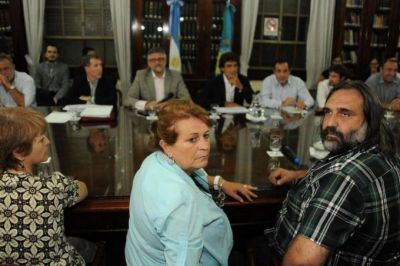 Tras la movilizaci�n de los docentes, Provincia convoc� a una nueva paritaria el lunes