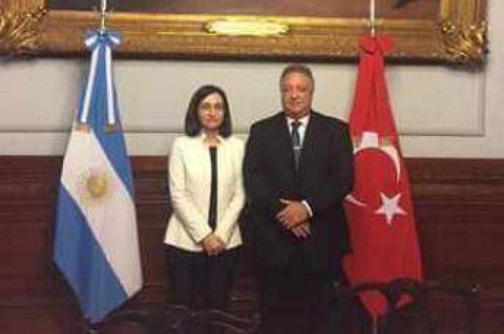 Embajadora de Turqu�a se reuni� con el Presidente del Grupo de Amistad Parlamentario Turqu�a-Argentina