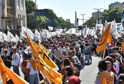 Gremios y piqueteros le reclaman al Gobierno por promesas incumplidas