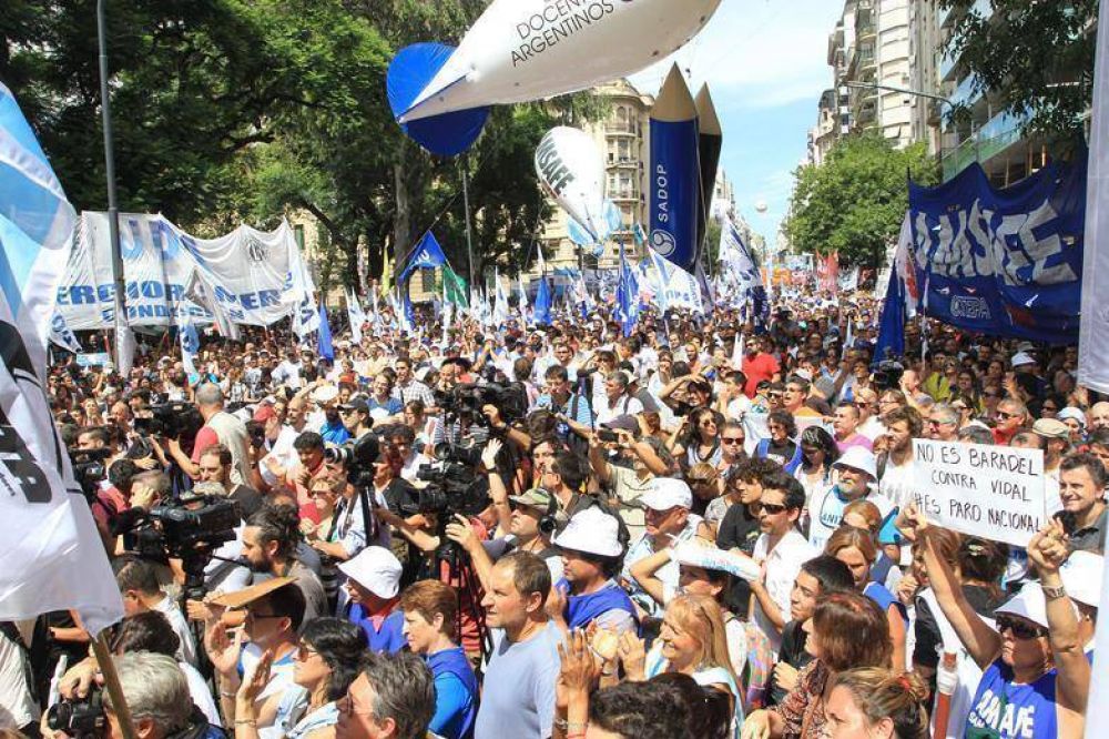 Huelga de CTERA: multitudinaria marcha docente en la Ciudad