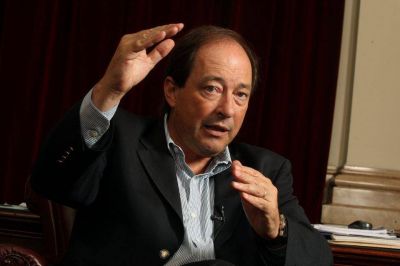 Sanz critic� a los sindicalistas, pol�ticos y empresarios que 