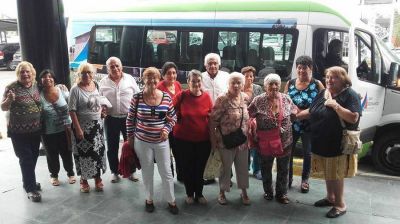 M�s de 250 abuelos de San Fernando disfrutaron de una funci�n de cine