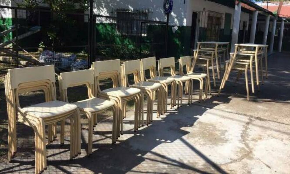 El Municipo contin�a con obras de refacci�n y entrega de mobiliario en las escuelas p�blicas