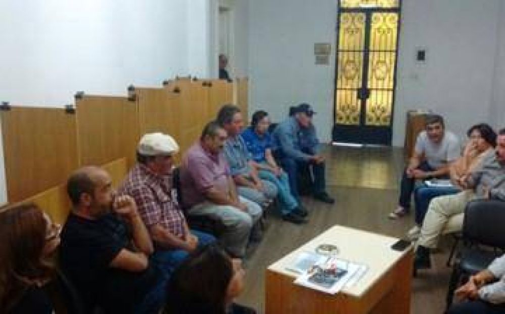 Concejales y municipales de Echeverra se reunieron por el aumento