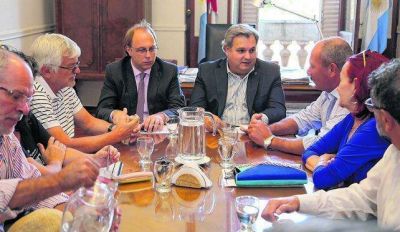 La provincia posterga el encuentro con trabajadores estatales y docentes