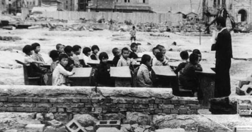 Con una foto de Hiroshima, Macri carg contra los docentes