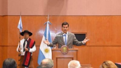 El Gobernador encabez� una importante firma de contratos destinados a mejorar el servicio sanitario
