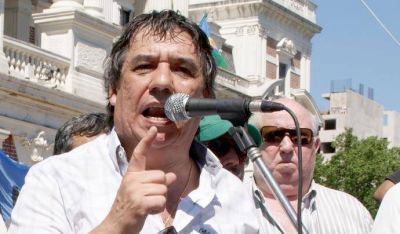 �Cholo� Garc�a y las paritarias municipales: �Iremos a la Justicia contra los intendentes que no cumplan la ley y los funcionarios provinciales que no la hagan respetar�