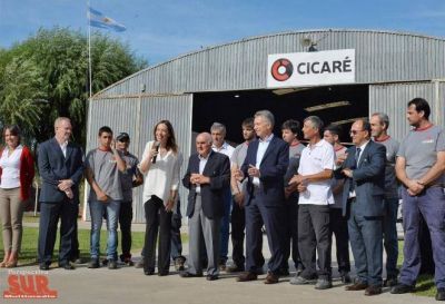 Vidal y Macri en f�brica de helic�pteros en Saladillo