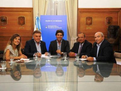 S�nchez firm� convenio por asfalto en Naci�n junto a Aprile
