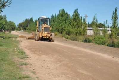 Servicios P�blicos trabaja en zanjeo y entoscado de calles