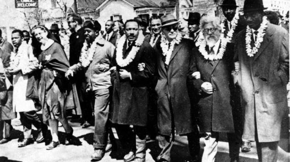 Hoy en la historia jud�a / Llega a Estados Unidos el te�logo jud�o que march� junto a Martin Luther King