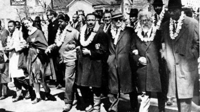 Hoy en la historia jud�a / Llega a Estados Unidos el te�logo jud�o que march� junto a Martin Luther King