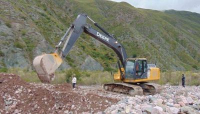 Trabajo intenso para mejorar el camino a Punta Corral