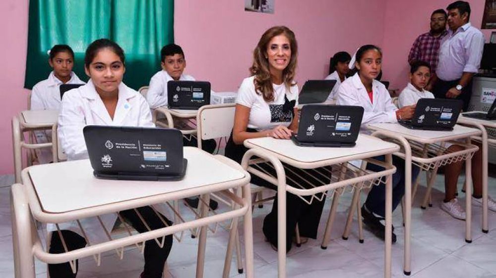 La Gobernadora inaugur refaccin y ampliacin de escuela de La Guanaca