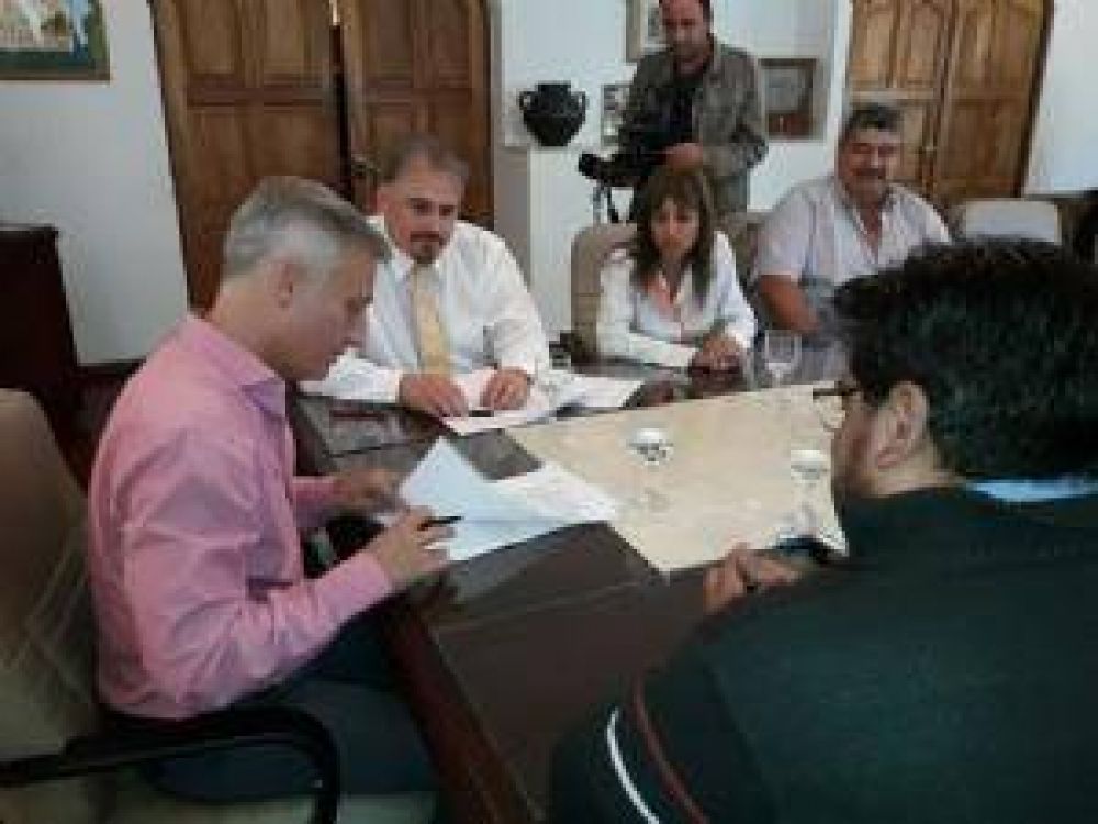 Municipales acordaron aumento del 21% en Carlos Paz