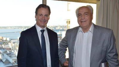 Bordet busca mejorar relaciones con Uruguay tras años de Botnia