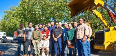 L�pez present� la nueva maquinaria que potenciar� las tareas en los barrios