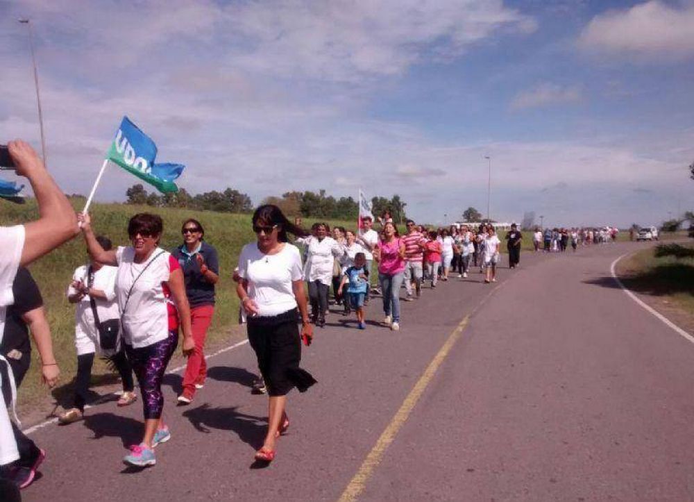 Caravana de docentes se moviliz� por la Ruta 9 y 51 hasta la Panamericana