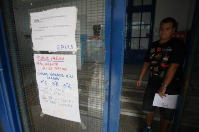 Docentes vuelven a marchar y atan los paros a una nueva oferta del gobierno