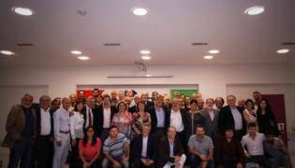 Kirchneristas de ayer y de hoy se juntan para competir en la Ciudad
