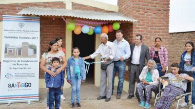 Entregaron viviendas sociales a familias del Departamento Loreto