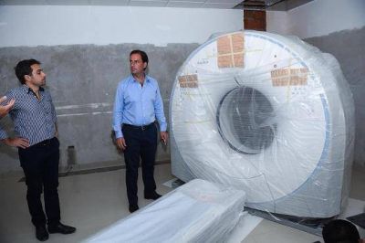 Ariel Sujarchuk recibi� el tom�grafo para la futura UDP de Gar�n