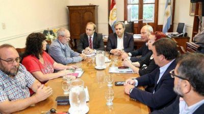 ATE y UPCN definen si aceptan el 25% ofrecido por el gobierno