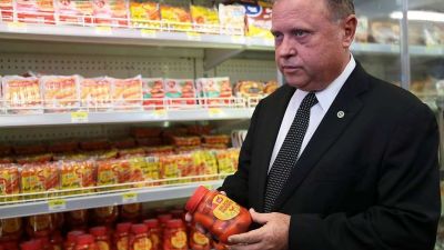 China ya retira la carne brasile�a de los supermercados