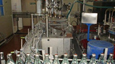 Empleados de una embotelladora tomaron la planta: no cobran desde diciembre