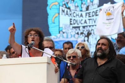 Docentes: siguen las protestas en las escuelas bonaerenses