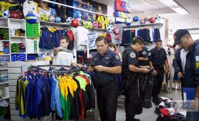 Allanan el shopping Peatonal por violaciones a la ley de Marcas