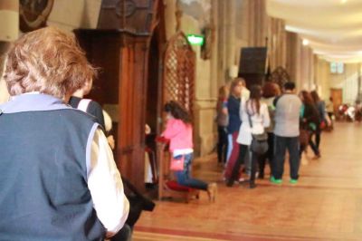 �24 horas para el Se�or�: un d�a de confesiones ininterrumpidas y adoraci�n