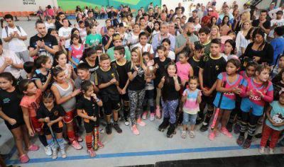 Ferraresi inaugur� el renovado Polideportivo Real Gonnet