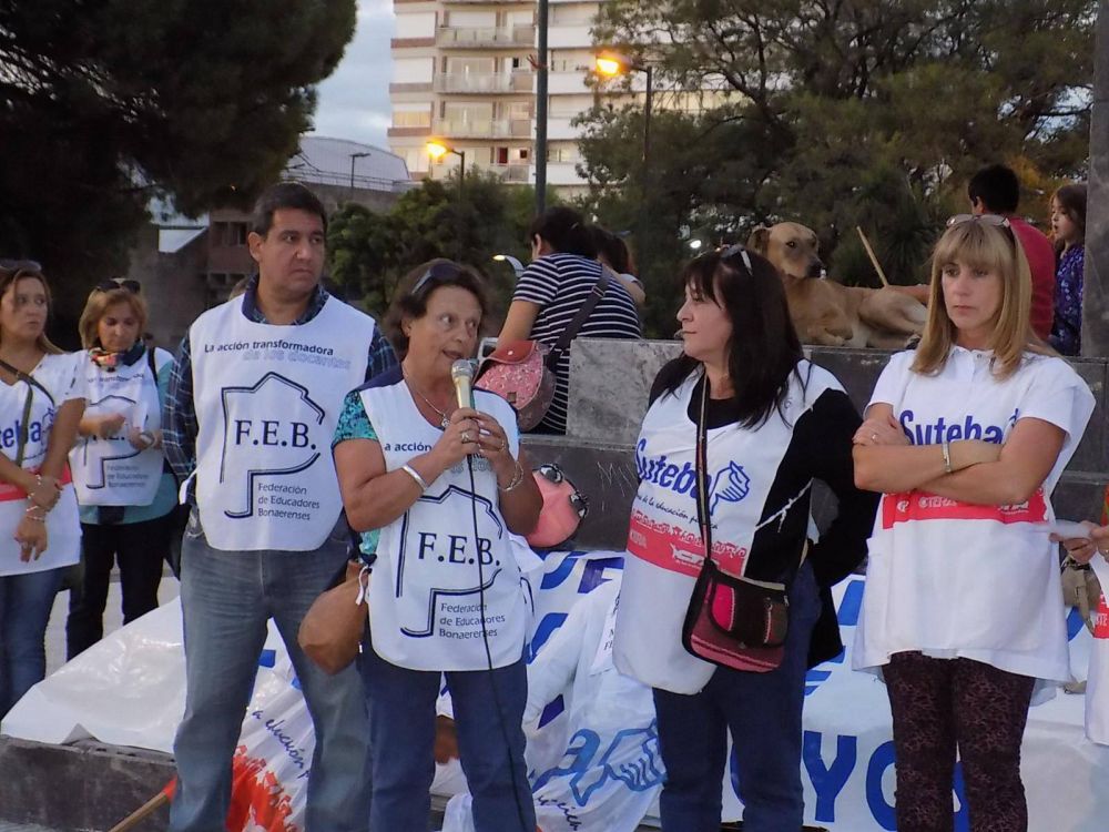 Fallo judicial impide descontar d�as de paro a docentes provinciales