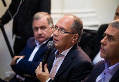 Descalzo cruz� a Macri por sus dichos sobre los 